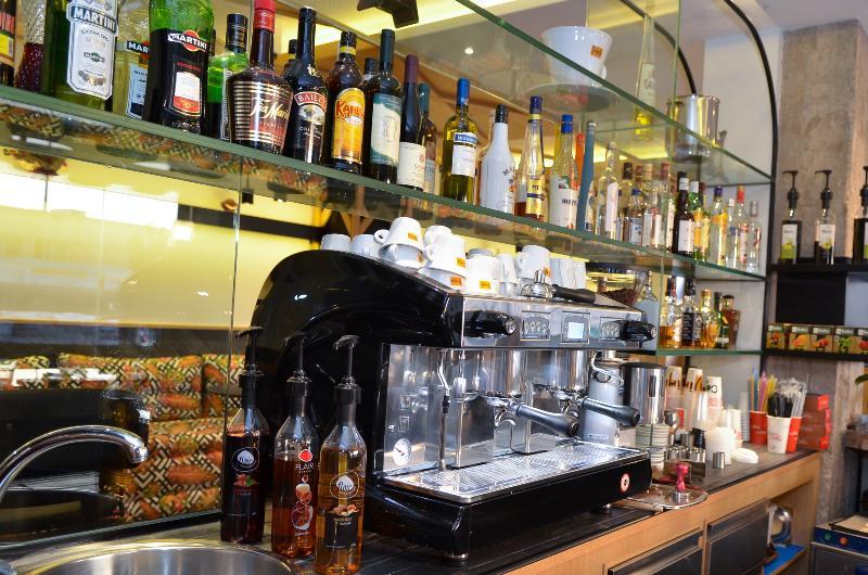 阿多尼斯城市酒店 帕特雷 外观 照片